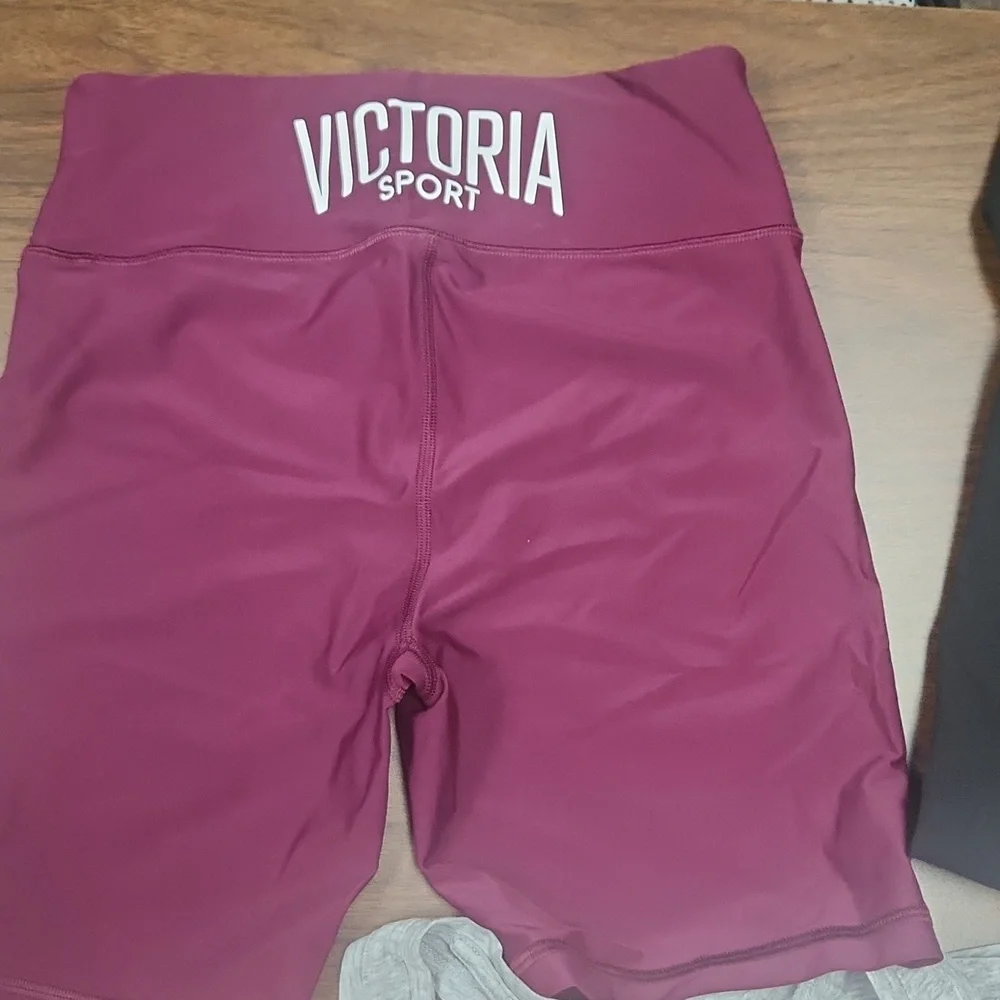 Women's Activewear Set - Black, Purple, Pink, Gray - Picture 2 of 3